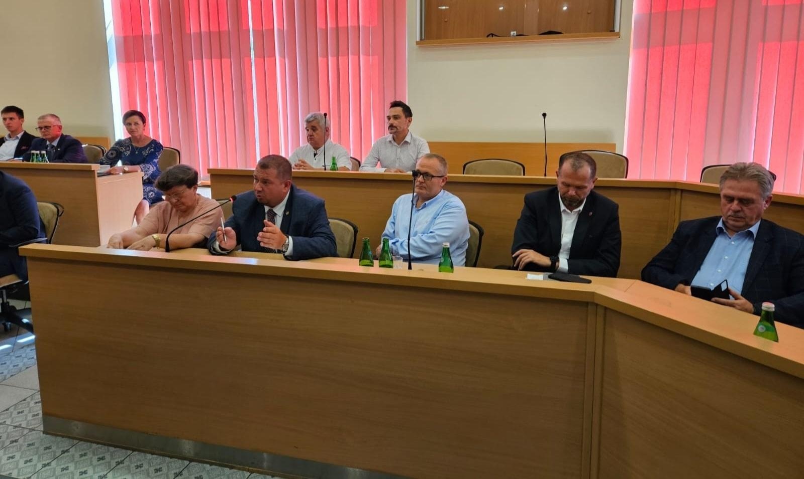 Zdjęcie w galerii na portalu naszraciborz.pl: Północno-zachodnia obwodnica Raciborza. Kluczowych partnerów, w tym Eko-Okien nie zaproszono na konferencję prasową wiadomości z regionu