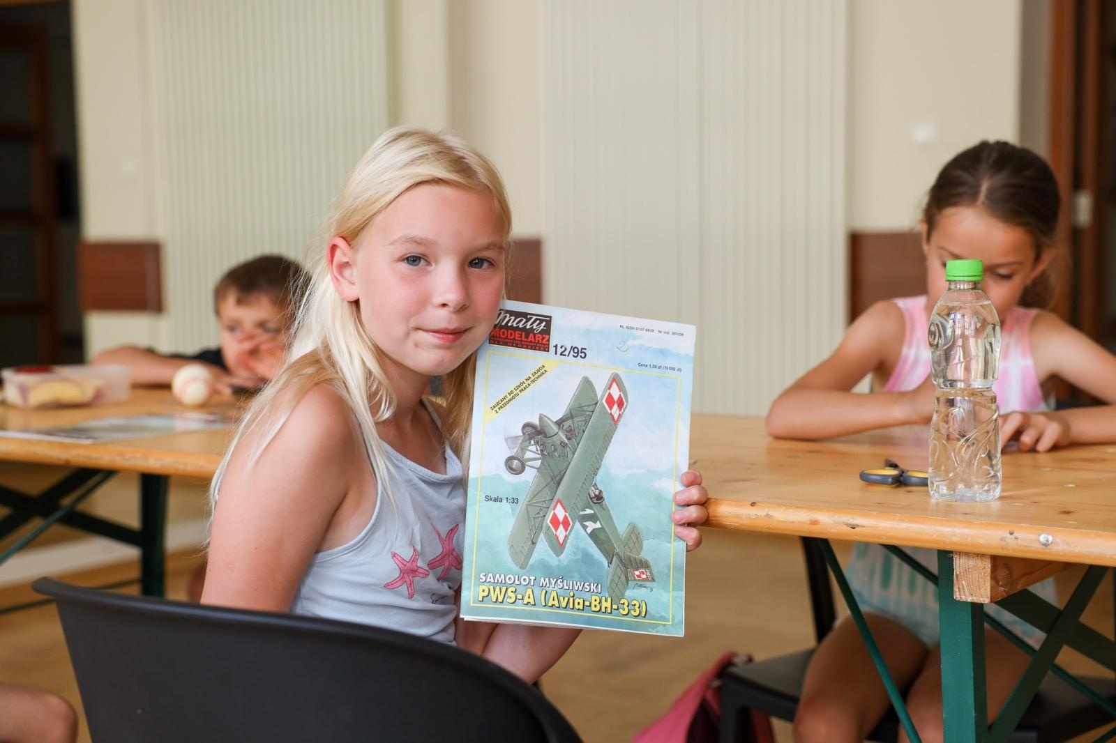 Zdjęcie w galerii na portalu naszraciborz.pl: Modele z kartonu na letnich warsztatach w RCK wiadomości z regionu