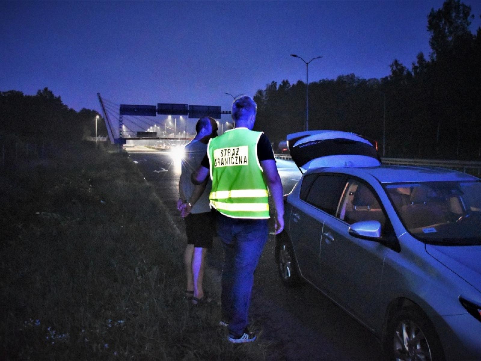 Zdjęcie w galerii na portalu naszraciborz.pl: ŚOSG Racibórz. Od początku roku zatrzymano 16 przemytników za próbę przewiezienia nielegalnych migrantów wiadomości z regionu