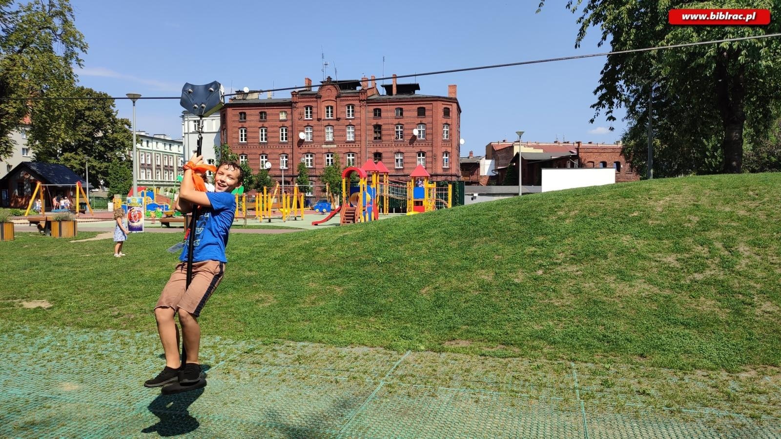 Zdjęcie w galerii na portalu naszraciborz.pl: W odwiedzinach u Pippi Pończoszanki i Mary Poppins - Letni Wehikuł Czasu w Bibliotece wiadomości z regionu
