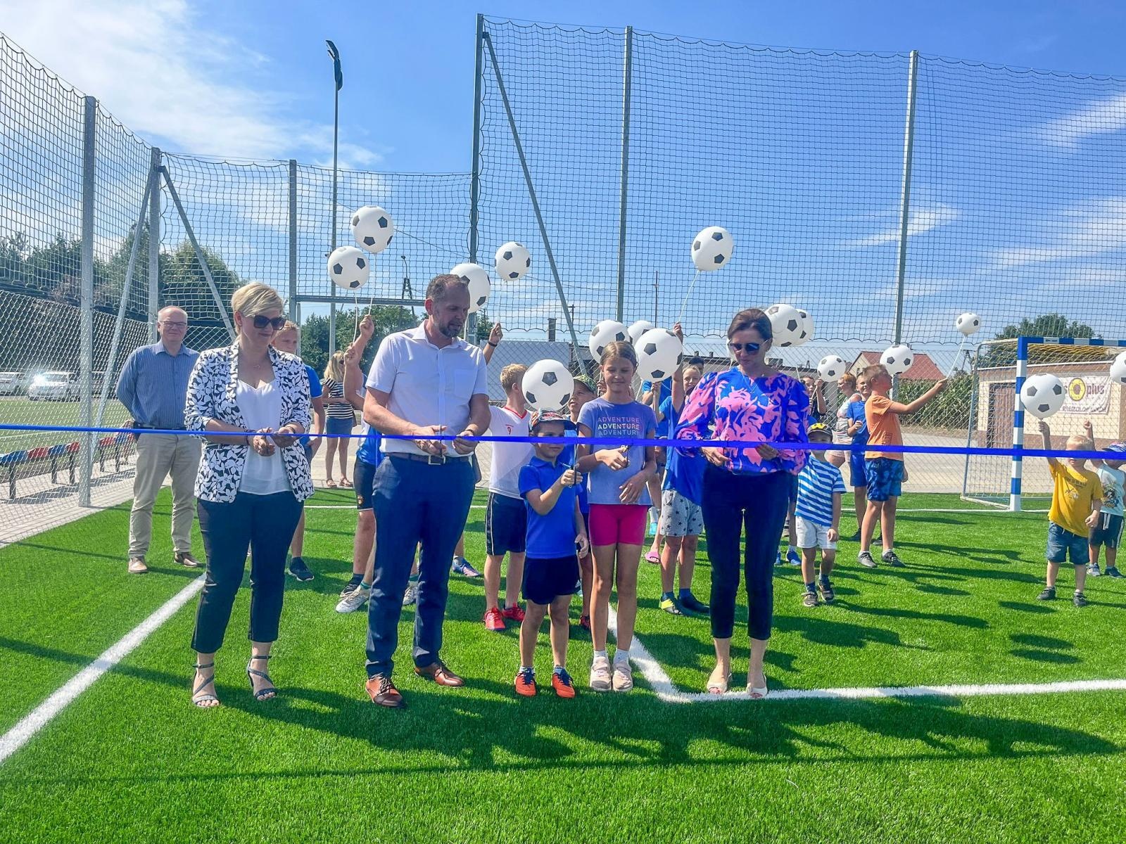 Zdjęcie w galerii na portalu naszraciborz.pl: Wojnowicka Munio Arena ma nowoczesne boisko wielofunkcyjne wiadomości z regionu