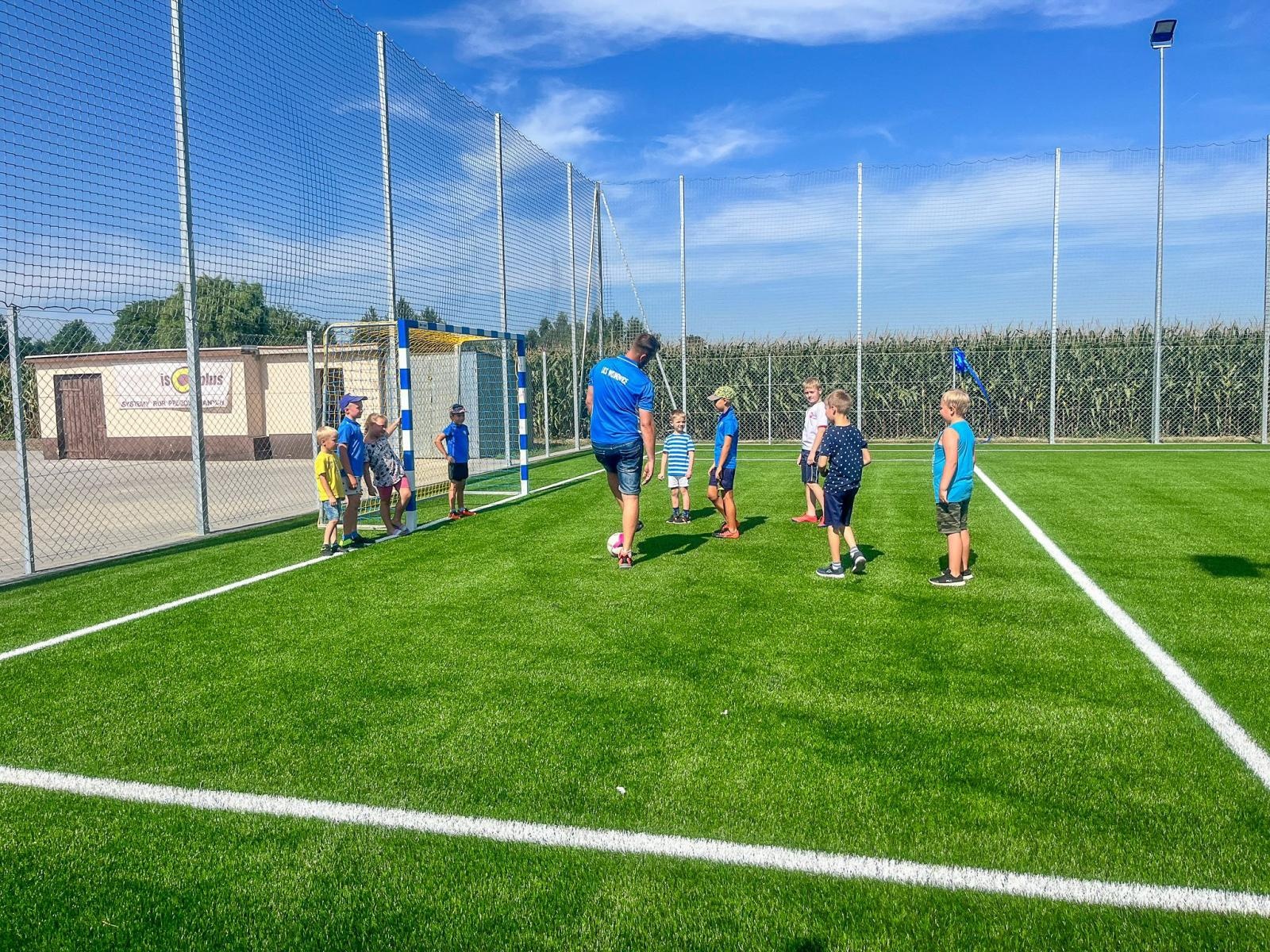 Zdjęcie w galerii na portalu naszraciborz.pl: Wojnowicka Munio Arena ma nowoczesne boisko wielofunkcyjne wiadomości z regionu