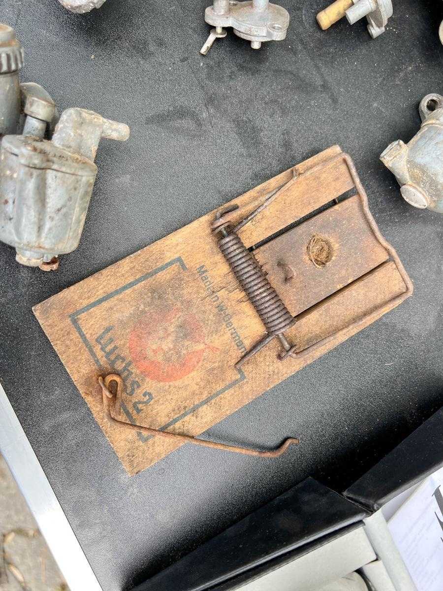 Zdjęcie w galerii na portalu naszraciborz.pl: Targ staroci w Pietrowicach Wielkich. Pojawiły się perełki wiadomości z regionu