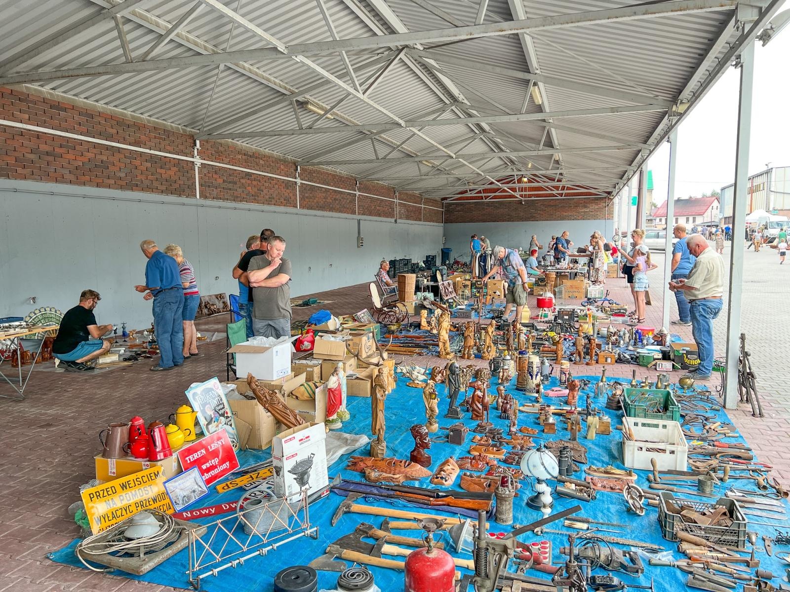 Zdjęcie w galerii na portalu naszraciborz.pl: Targ staroci w Pietrowicach Wielkich. Pojawiły się perełki wiadomości z regionu