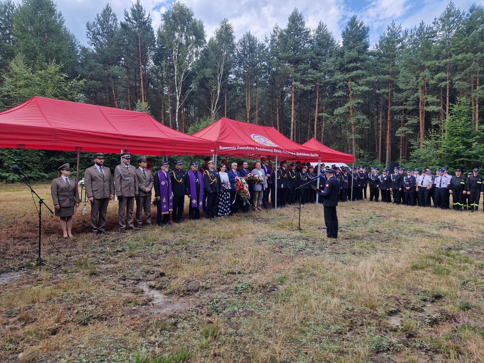 Zdjęcie w galerii na portalu naszraciborz.pl: 31. rocznica wybuchu wielkiego pożaru wokół Kuźni Raciborskiej. Oddano hołd poległym wiadomości z regionu
