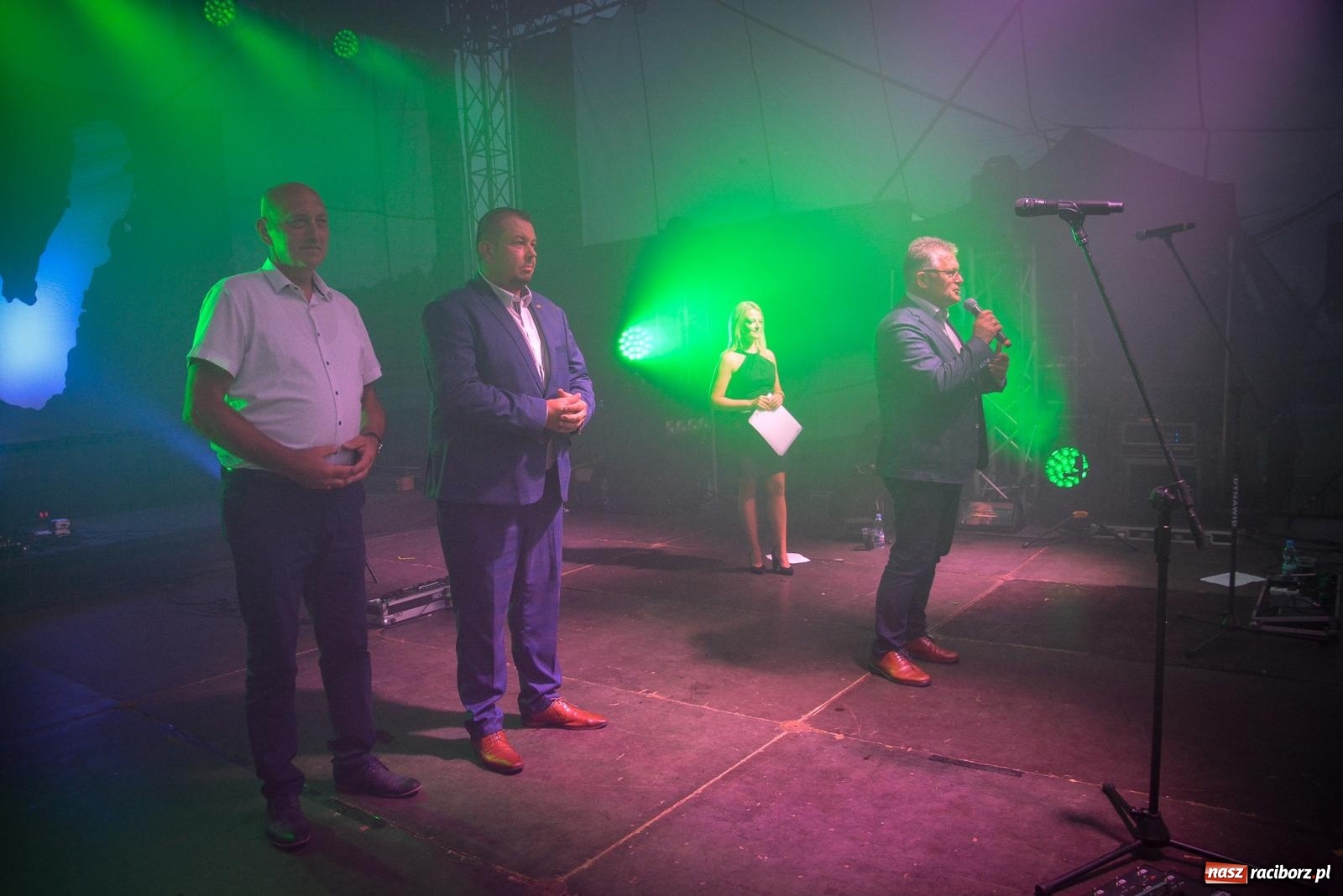 Zdjęcie w galerii na portalu naszraciborz.pl: Tak się bawią Krzyżanowice. Tłum na koncercie Video [FOTO i WIDEO] wiadomości z regionu