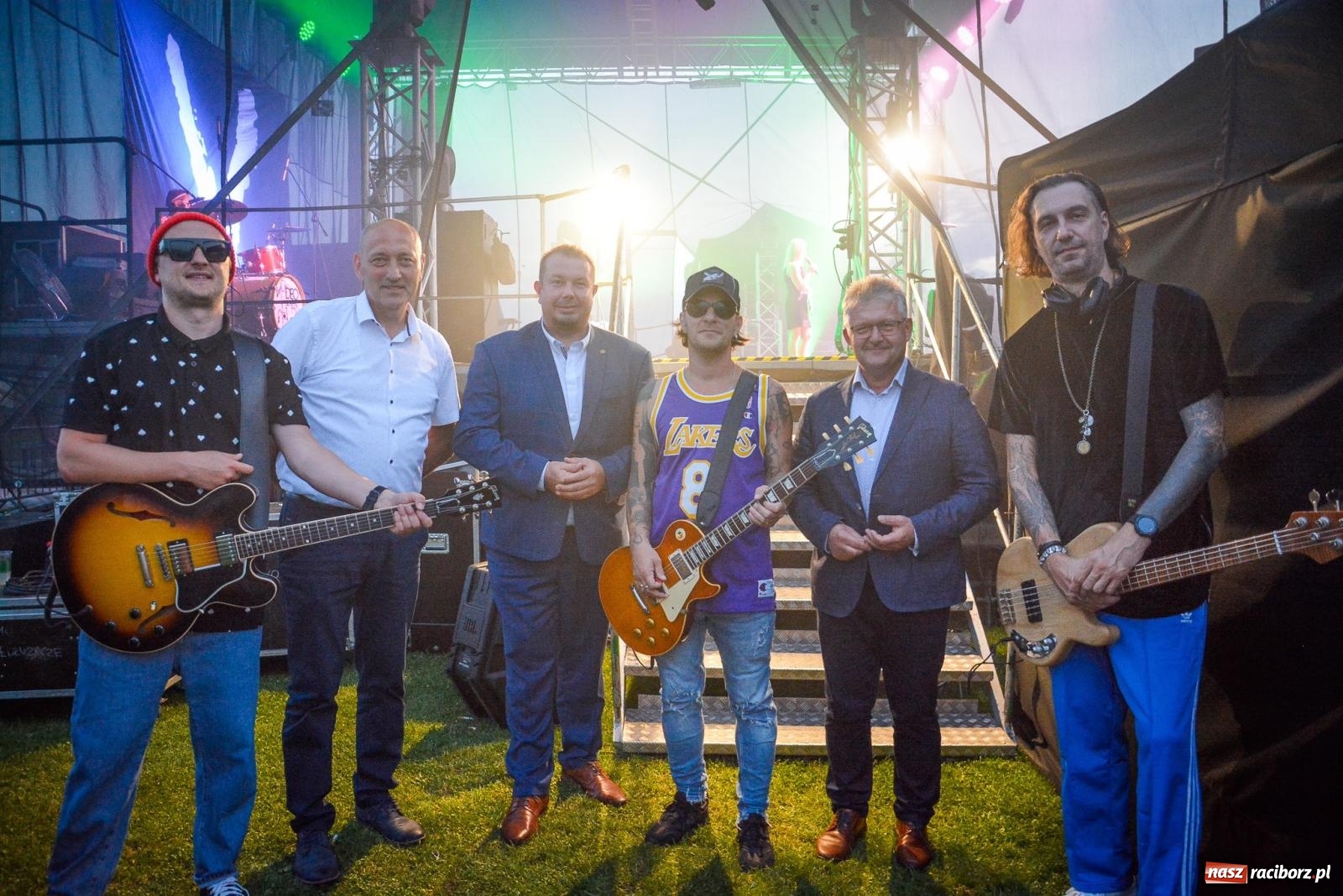 Zdjęcie w galerii na portalu naszraciborz.pl: Tak się bawią Krzyżanowice. Tłum na koncercie Video [FOTO i WIDEO] wiadomości z regionu