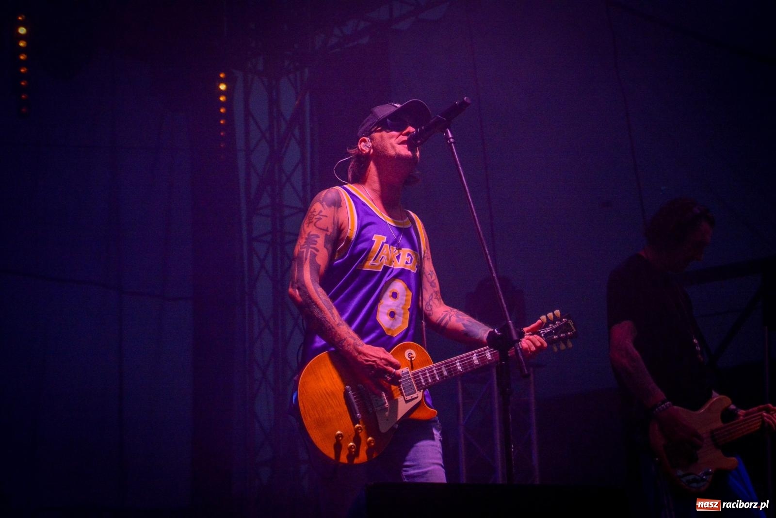 Zdjęcie w galerii na portalu naszraciborz.pl: Tak się bawią Krzyżanowice. Tłum na koncercie Video [FOTO i WIDEO] wiadomości z regionu