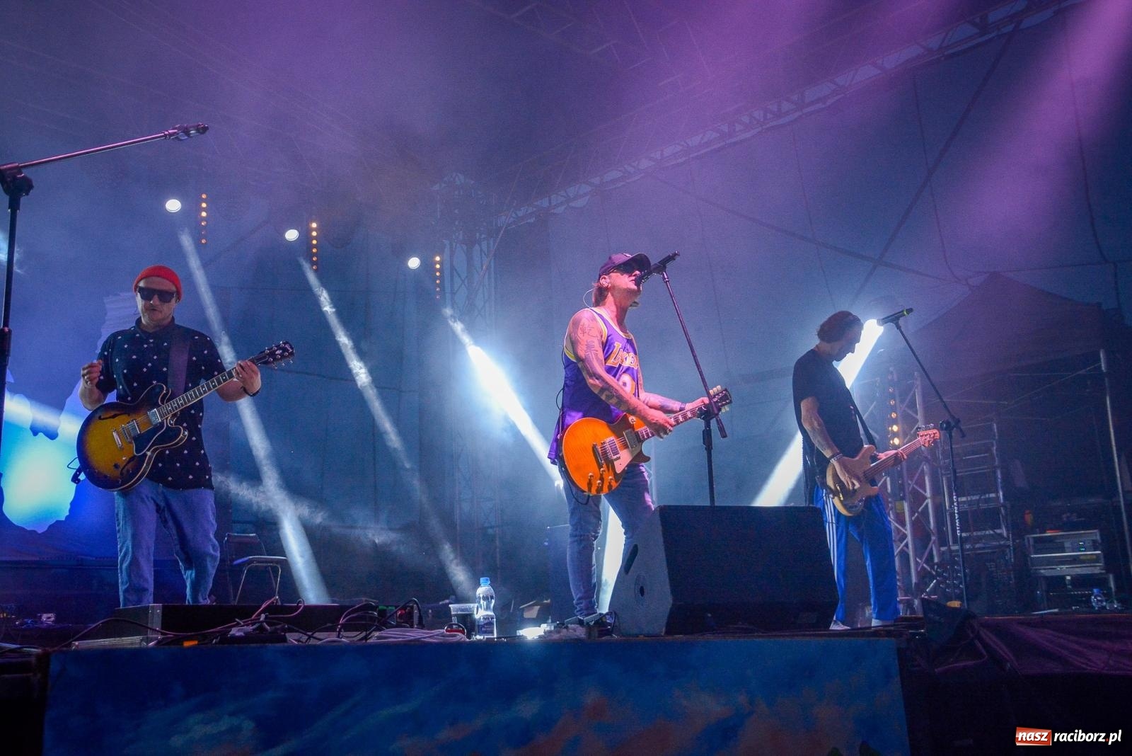 Zdjęcie w galerii na portalu naszraciborz.pl: Tak się bawią Krzyżanowice. Tłum na koncercie Video [FOTO i WIDEO] wiadomości z regionu