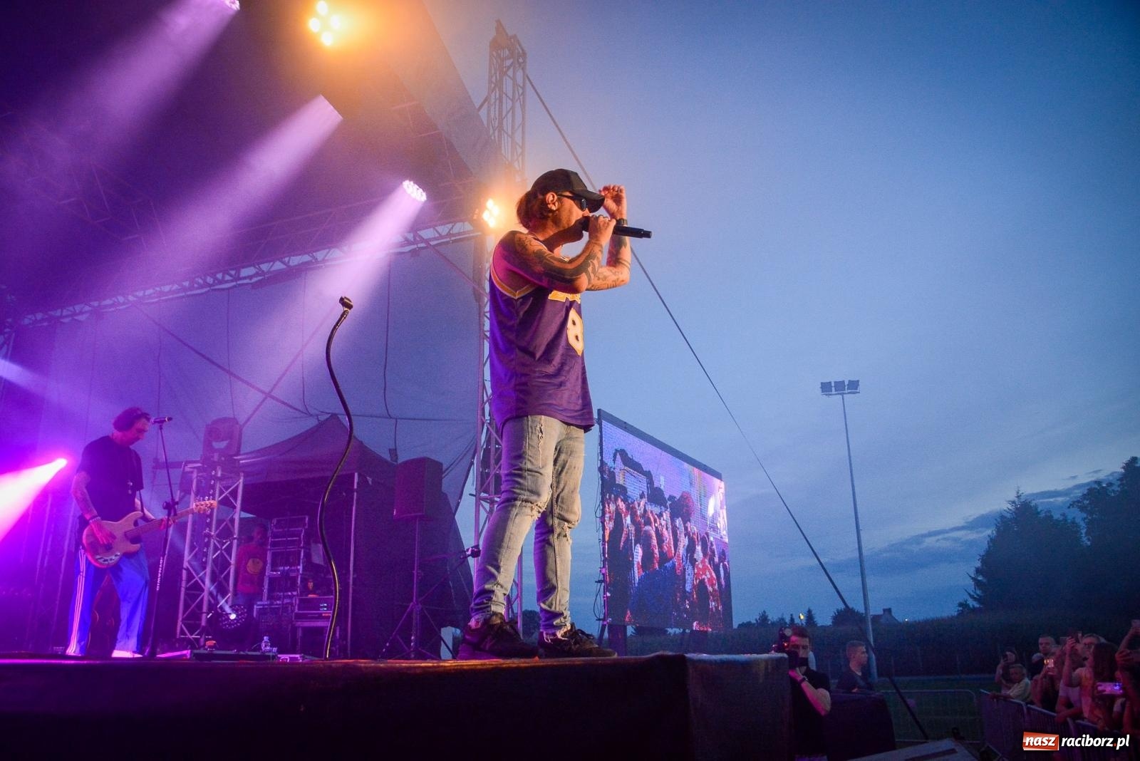 Zdjęcie w galerii na portalu naszraciborz.pl: Tak się bawią Krzyżanowice. Tłum na koncercie Video [FOTO i WIDEO] wiadomości z regionu