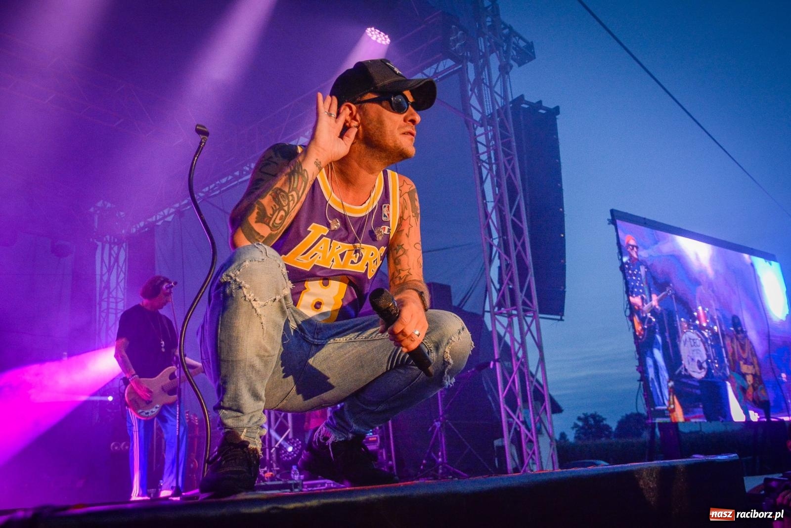 Zdjęcie w galerii na portalu naszraciborz.pl: Tak się bawią Krzyżanowice. Tłum na koncercie Video [FOTO i WIDEO] wiadomości z regionu