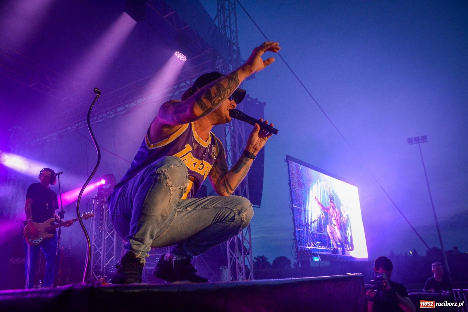 Zdjęcie w galerii na portalu naszraciborz.pl: Tak się bawią Krzyżanowice. Tłum na koncercie Video [FOTO i WIDEO] wiadomości z regionu