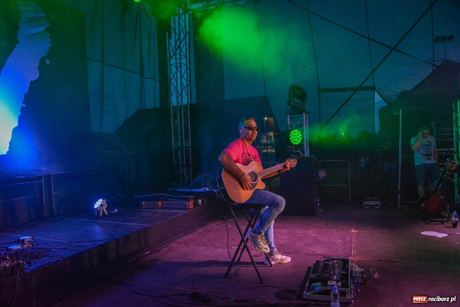 Zdjęcie w galerii na portalu naszraciborz.pl: Tak się bawią Krzyżanowice. Tłum na koncercie Video [FOTO i WIDEO] wiadomości z regionu