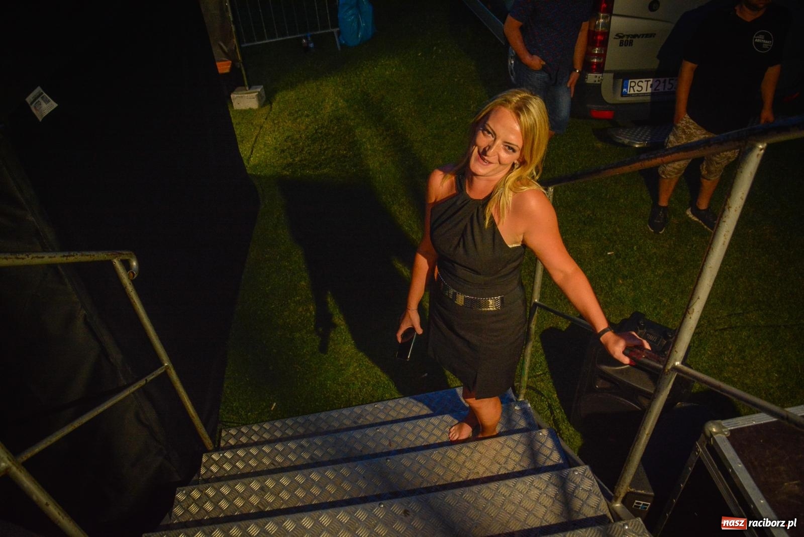 Zdjęcie w galerii na portalu naszraciborz.pl: Tak się bawią Krzyżanowice. Tłum na koncercie Video [FOTO i WIDEO] wiadomości z regionu