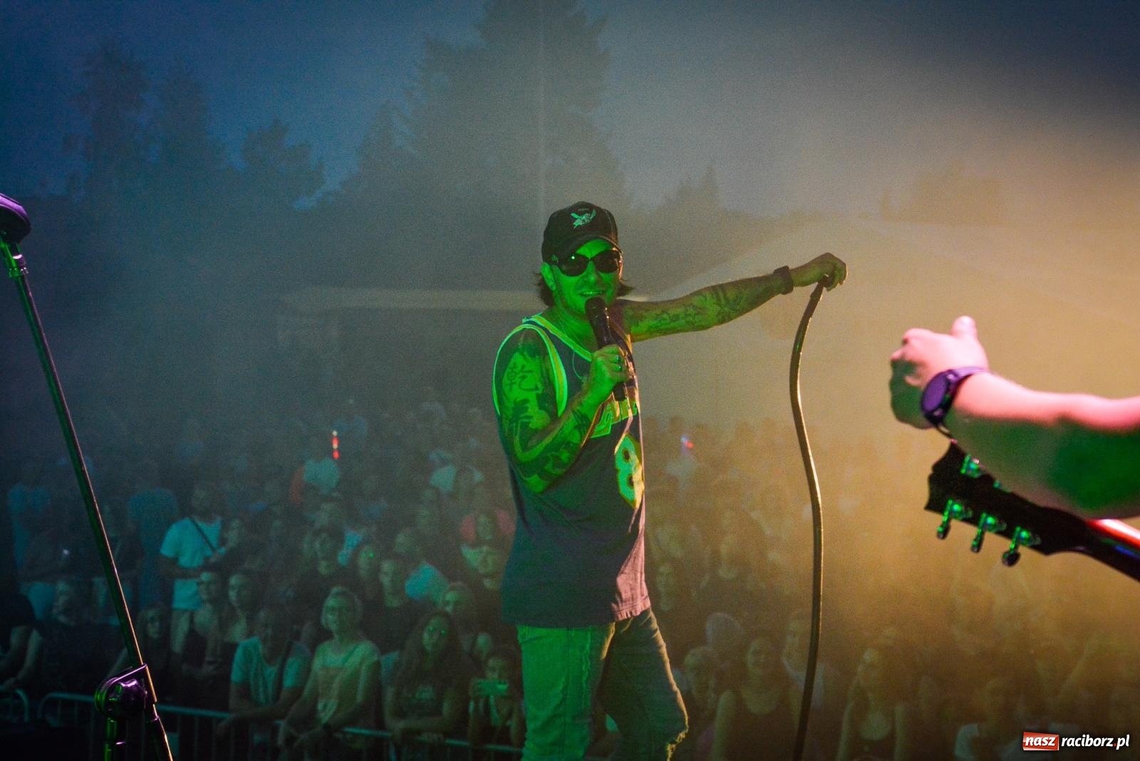 Zdjęcie w galerii na portalu naszraciborz.pl: Tak się bawią Krzyżanowice. Tłum na koncercie Video [FOTO i WIDEO] wiadomości z regionu