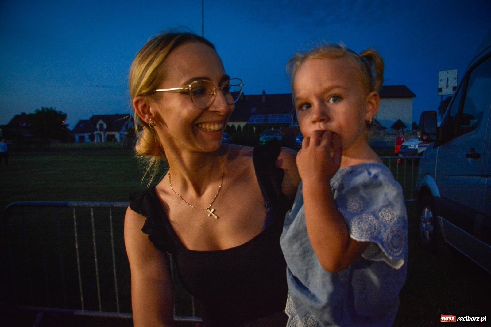 Zdjęcie w galerii na portalu naszraciborz.pl: Tak się bawią Krzyżanowice. Tłum na koncercie Video [FOTO i WIDEO] wiadomości z regionu