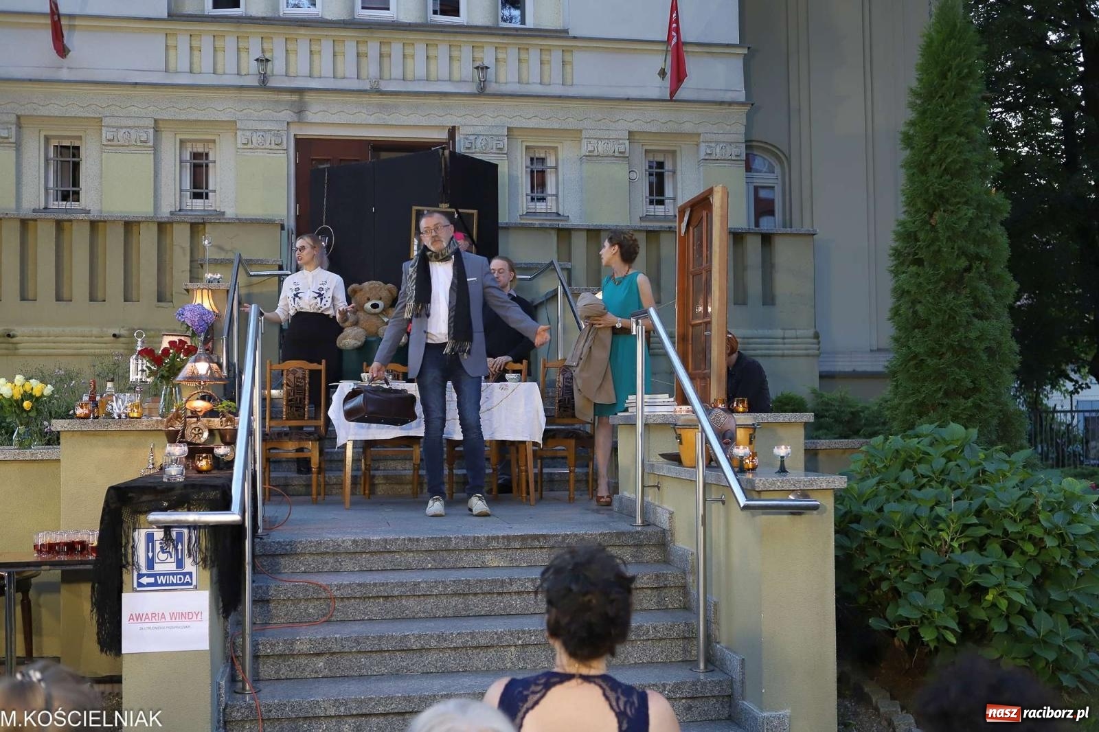 Zdjęcie w galerii na portalu naszraciborz.pl: Bóg mordu. Letni Teatr na Schodach przy Kasprowicza wiadomości z regionu