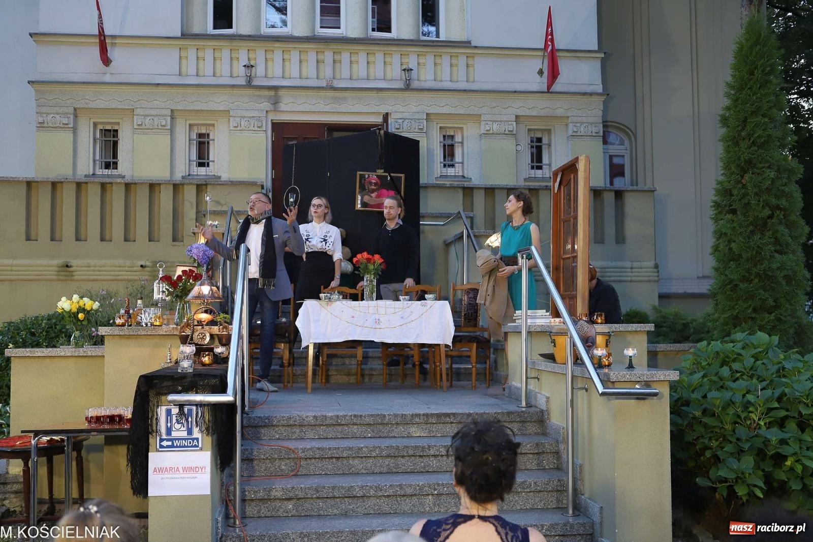 Zdjęcie w galerii na portalu naszraciborz.pl: Bóg mordu. Letni Teatr na Schodach przy Kasprowicza wiadomości z regionu