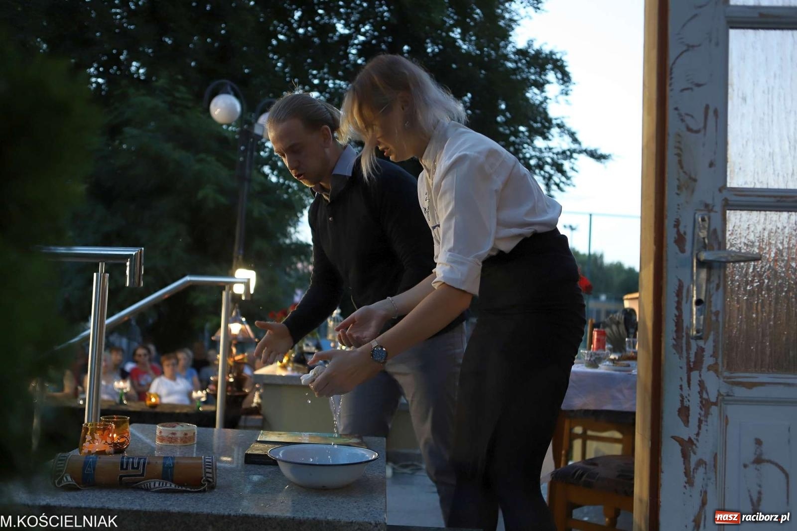 Zdjęcie w galerii na portalu naszraciborz.pl: Bóg mordu. Letni Teatr na Schodach przy Kasprowicza wiadomości z regionu