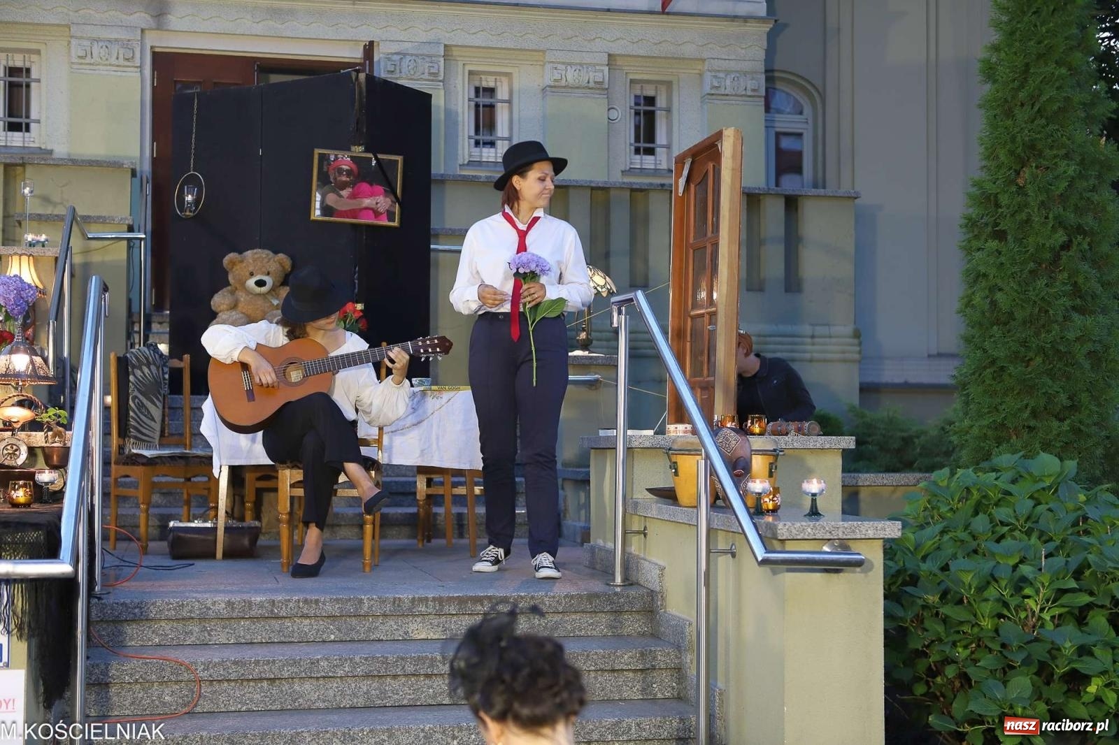 Zdjęcie w galerii na portalu naszraciborz.pl: Bóg mordu. Letni Teatr na Schodach przy Kasprowicza wiadomości z regionu