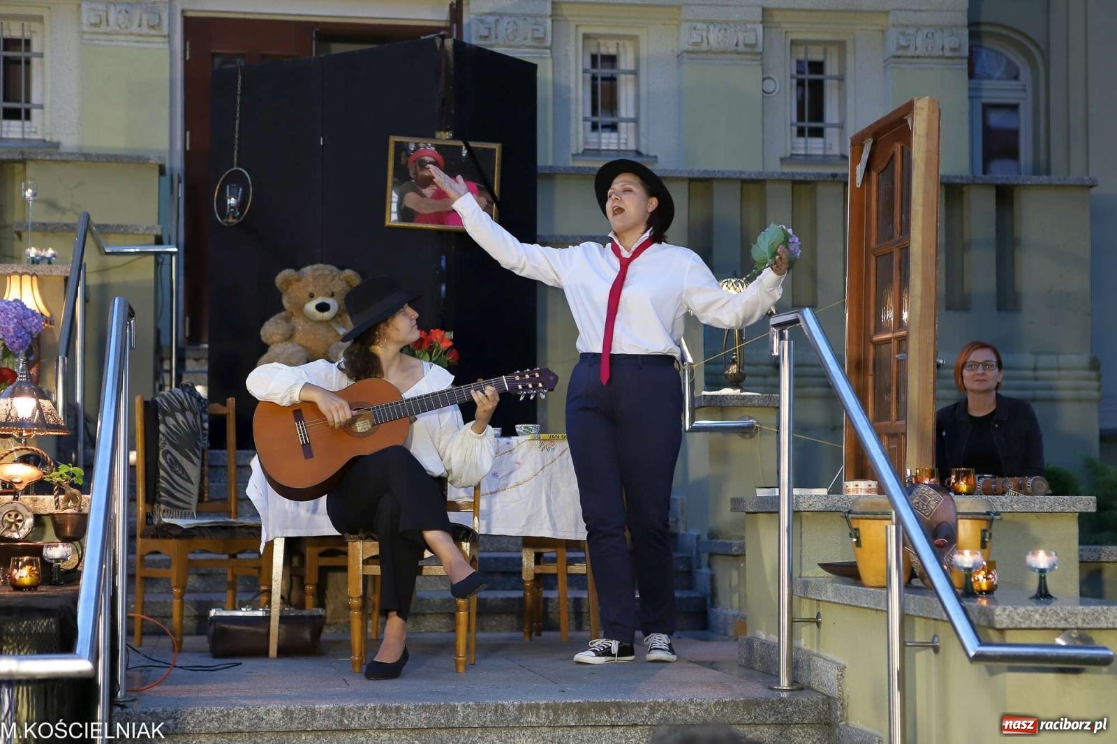 Zdjęcie w galerii na portalu naszraciborz.pl: Bóg mordu. Letni Teatr na Schodach przy Kasprowicza wiadomości z regionu