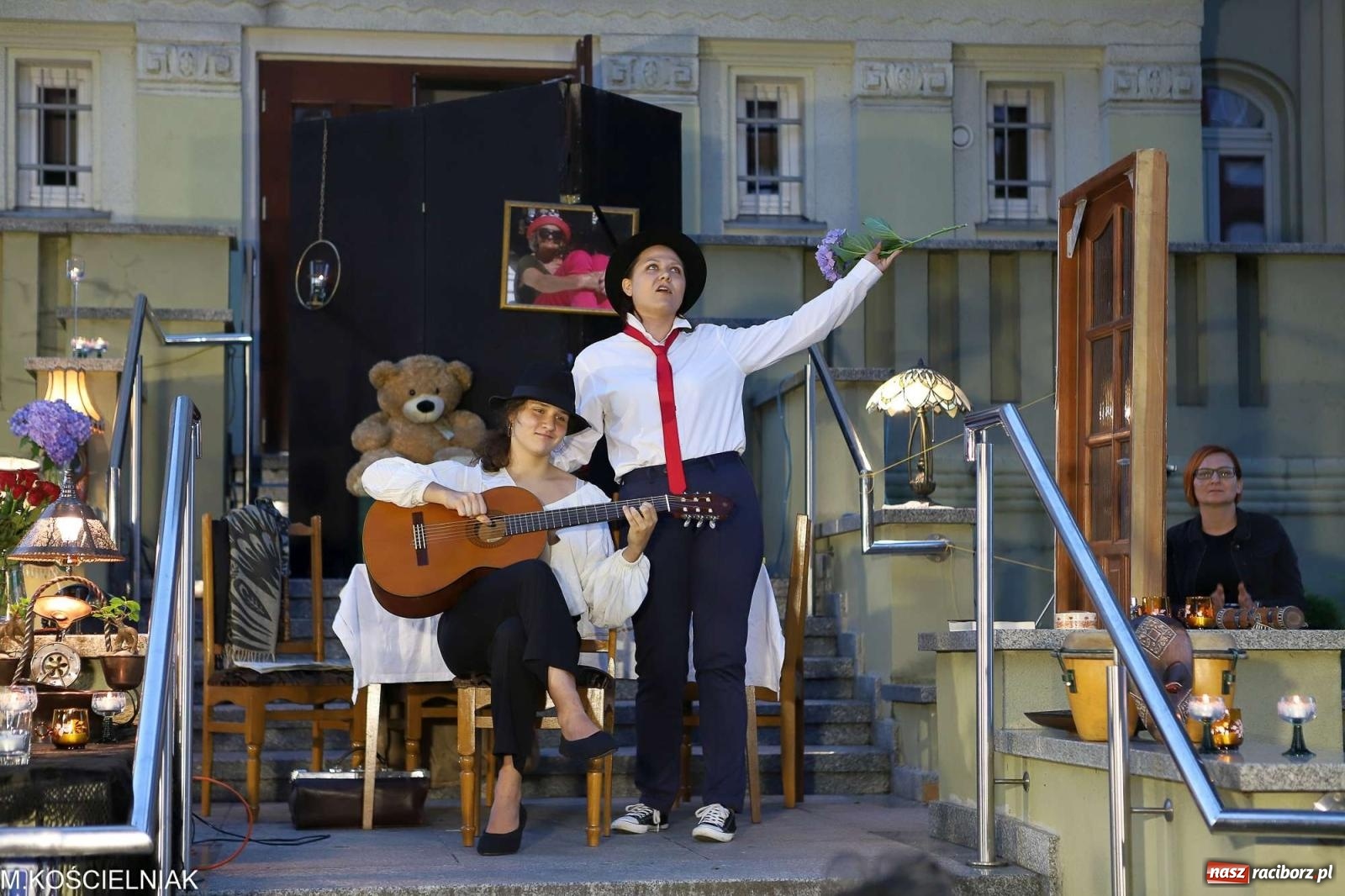 Zdjęcie w galerii na portalu naszraciborz.pl: Bóg mordu. Letni Teatr na Schodach przy Kasprowicza wiadomości z regionu