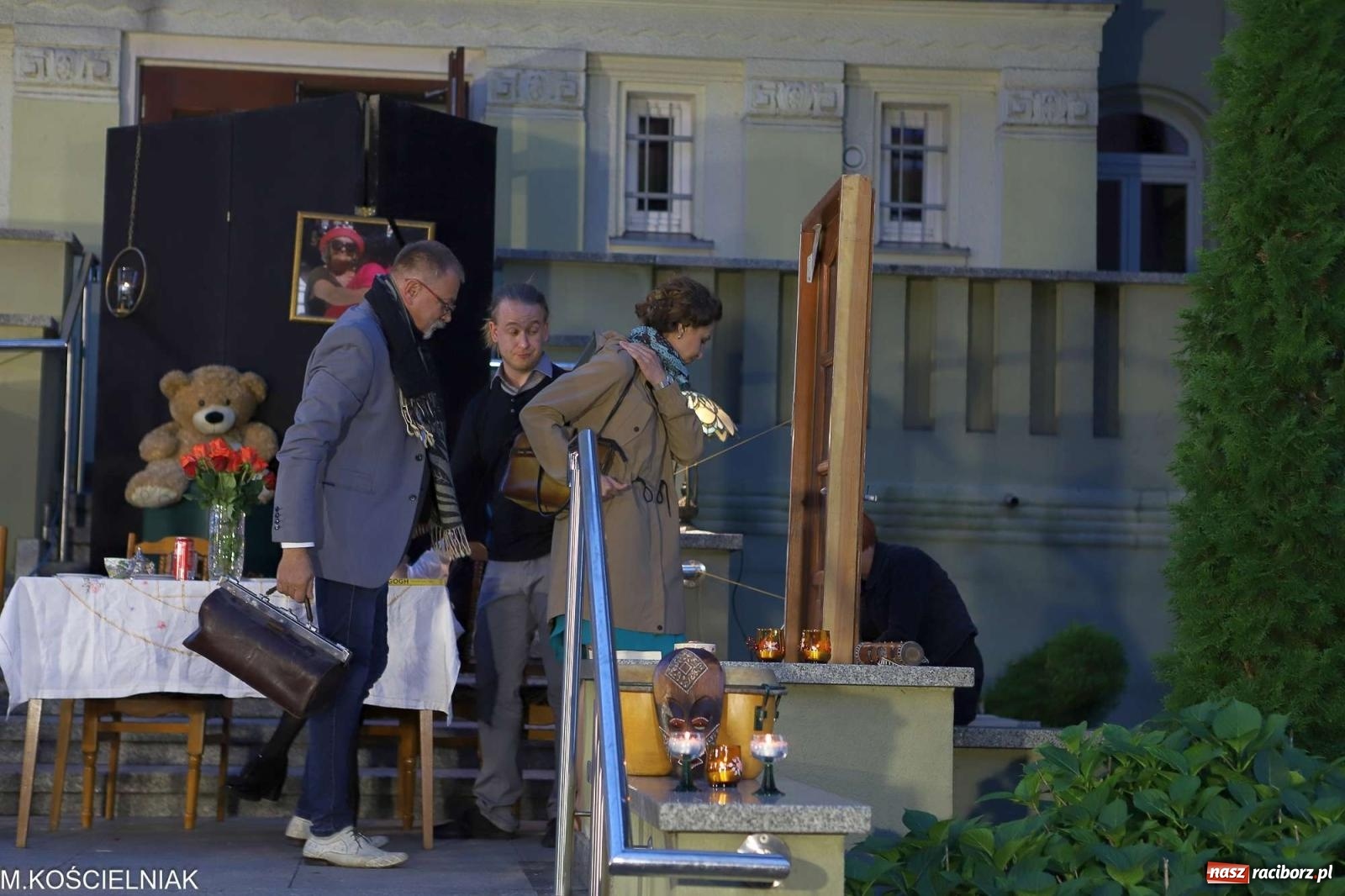 Zdjęcie w galerii na portalu naszraciborz.pl: Bóg mordu. Letni Teatr na Schodach przy Kasprowicza wiadomości z regionu