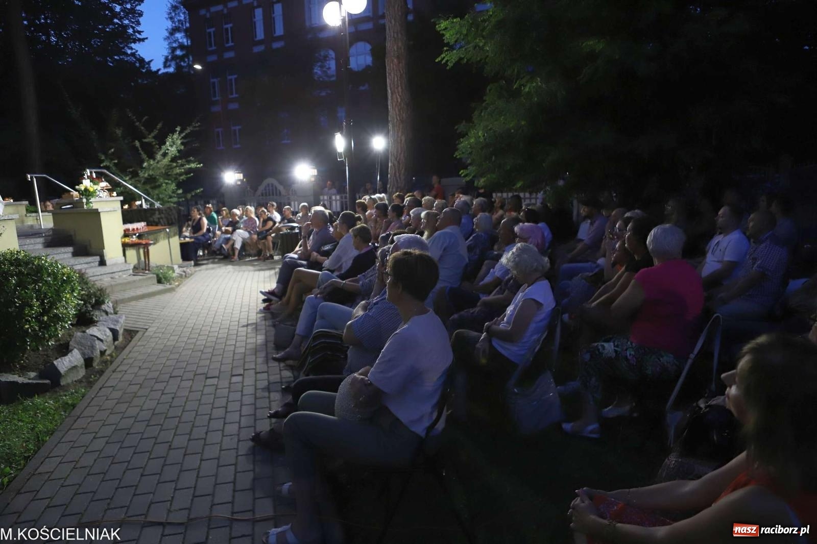 Zdjęcie w galerii na portalu naszraciborz.pl: Bóg mordu. Letni Teatr na Schodach przy Kasprowicza wiadomości z regionu