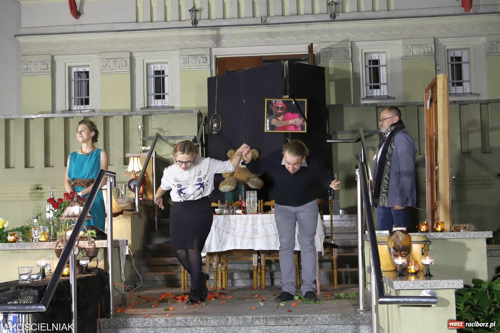 Zdjęcie w galerii na portalu naszraciborz.pl: Bóg mordu. Letni Teatr na Schodach przy Kasprowicza wiadomości z regionu