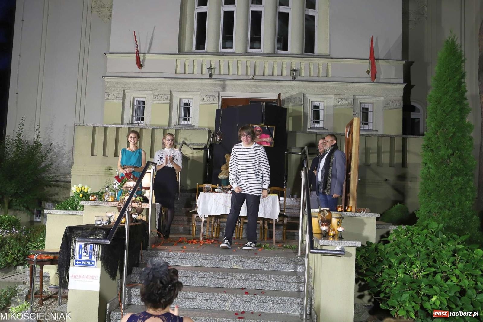 Zdjęcie w galerii na portalu naszraciborz.pl: Bóg mordu. Letni Teatr na Schodach przy Kasprowicza wiadomości z regionu