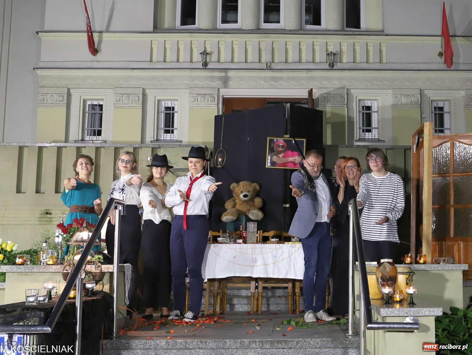 Zdjęcie w galerii na portalu naszraciborz.pl: Bóg mordu. Letni Teatr na Schodach przy Kasprowicza wiadomości z regionu