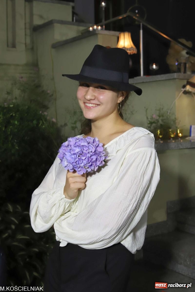 Zdjęcie w galerii na portalu naszraciborz.pl: Bóg mordu. Letni Teatr na Schodach przy Kasprowicza wiadomości z regionu