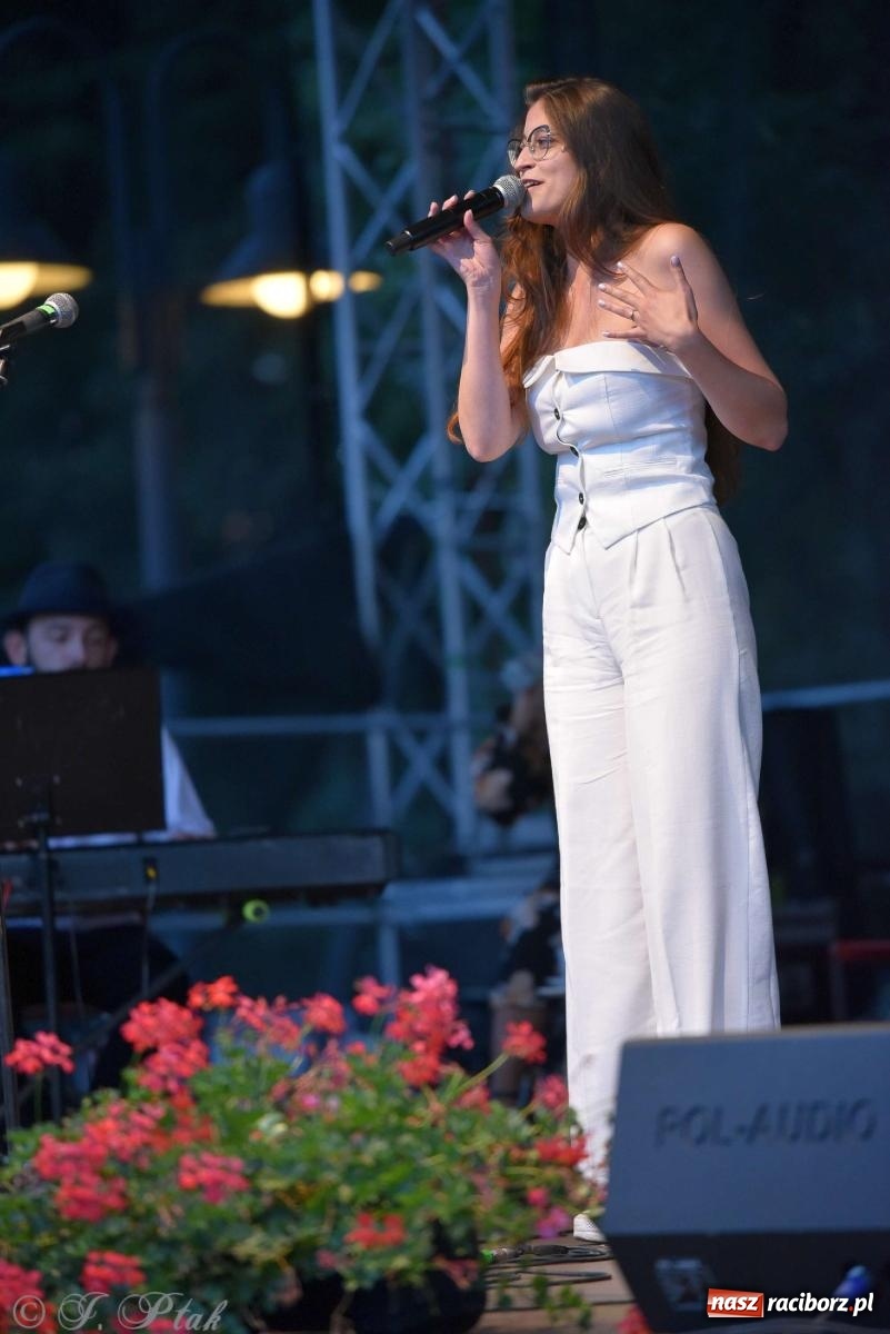 Zdjęcie w galerii na portalu naszraciborz.pl: Miraż wkroczył w 30-lecie działalności. Koncert na zamku [FOTO i WIDEO] wiadomości z regionu