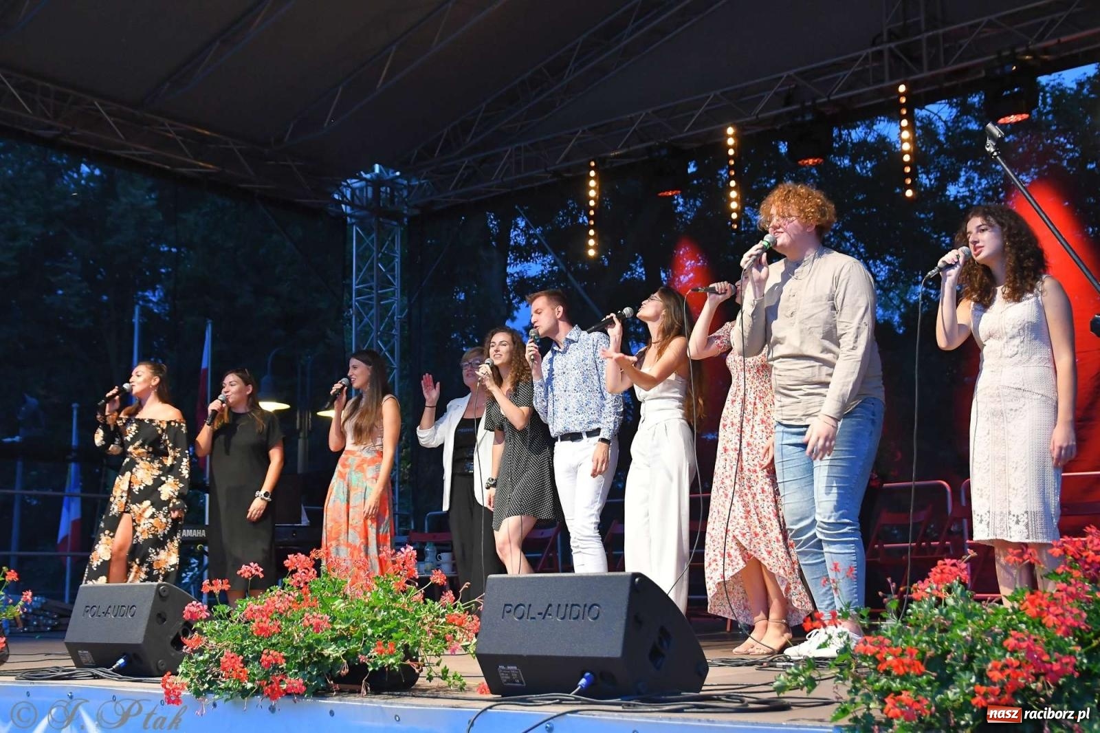 Zdjęcie w galerii na portalu naszraciborz.pl: Miraż wkroczył w 30-lecie działalności. Koncert na zamku [FOTO i WIDEO] wiadomości z regionu