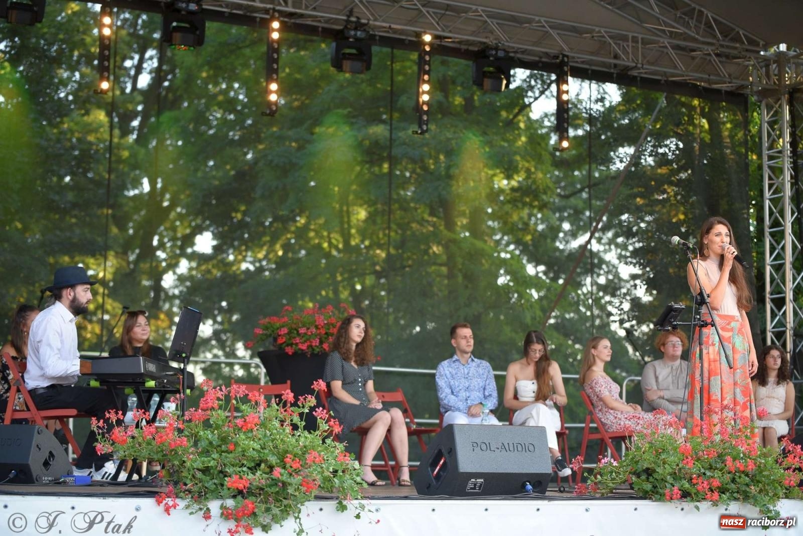 Zdjęcie w galerii na portalu naszraciborz.pl: Miraż wkroczył w 30-lecie działalności. Koncert na zamku [FOTO i WIDEO] wiadomości z regionu
