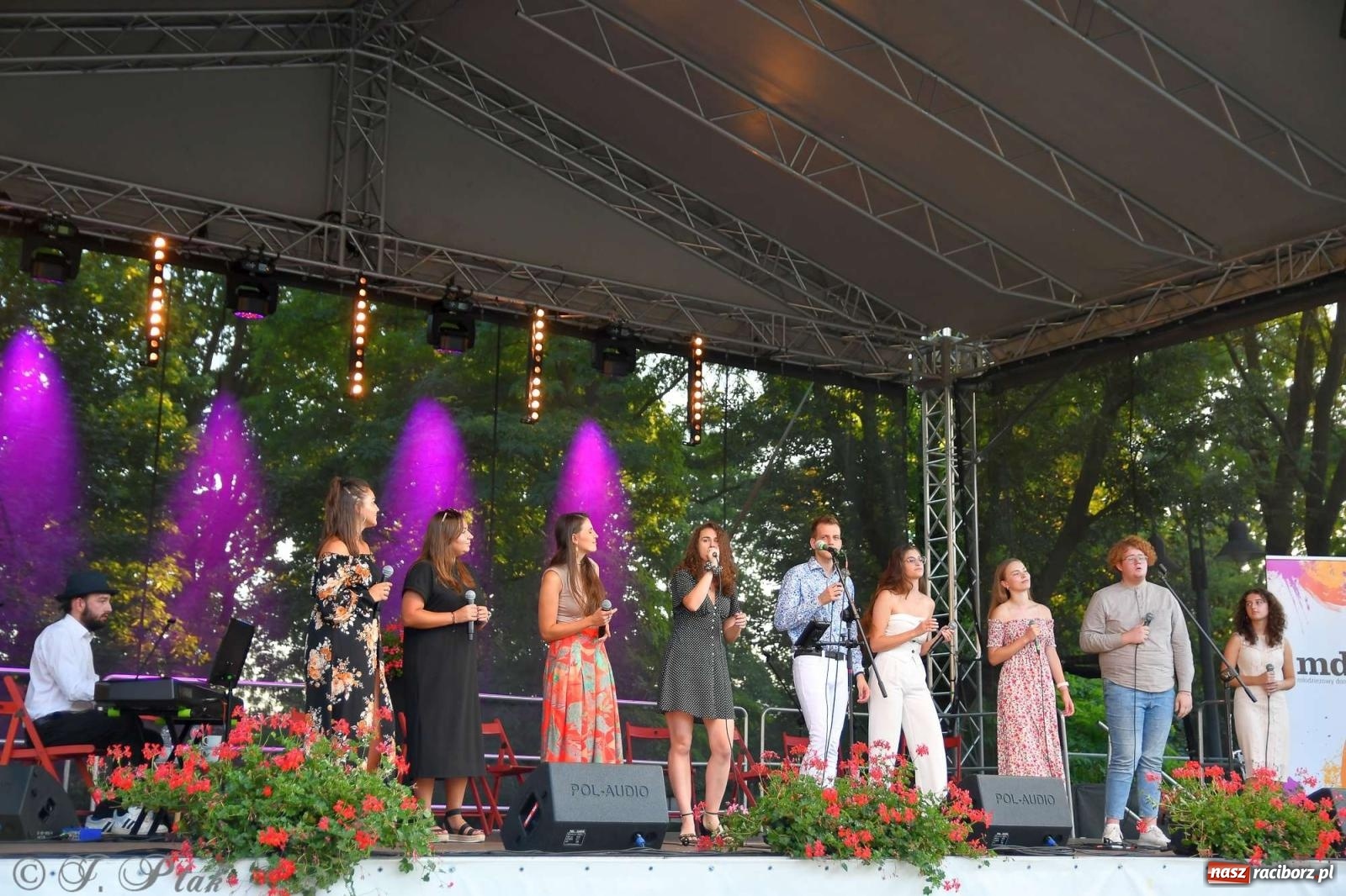 Zdjęcie w galerii na portalu naszraciborz.pl: Miraż wkroczył w 30-lecie działalności. Koncert na zamku [FOTO i WIDEO] wiadomości z regionu