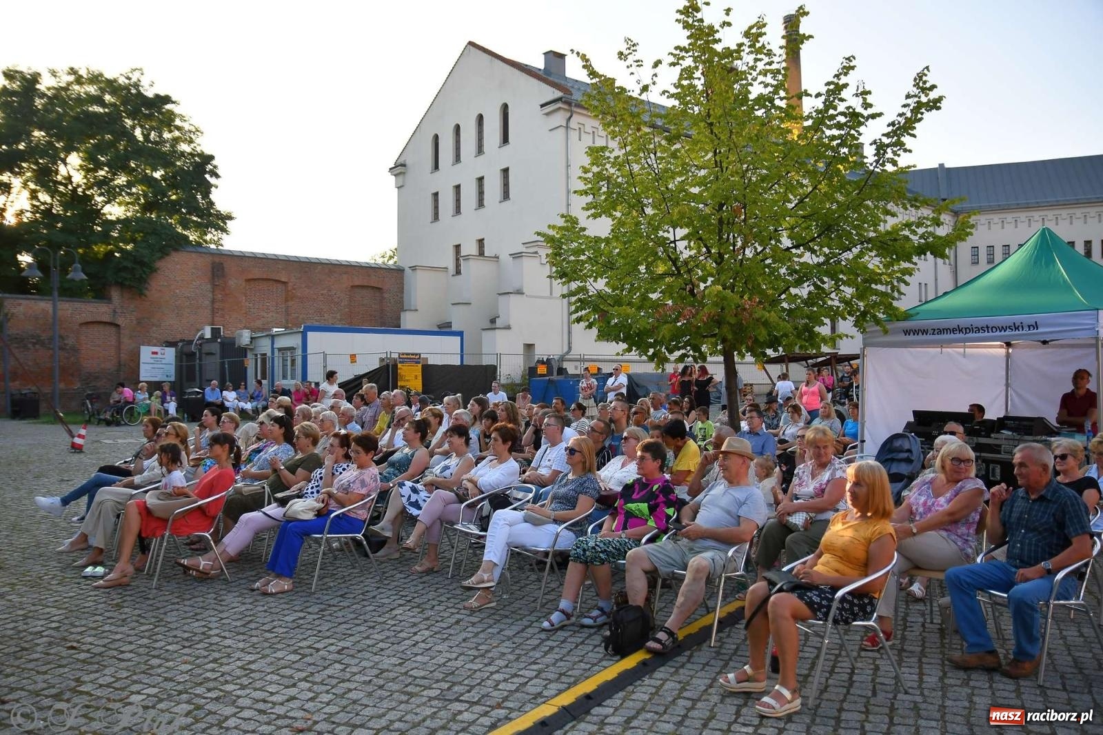Zdjęcie w galerii na portalu naszraciborz.pl: Miraż wkroczył w 30-lecie działalności. Koncert na zamku [FOTO i WIDEO] wiadomości z regionu