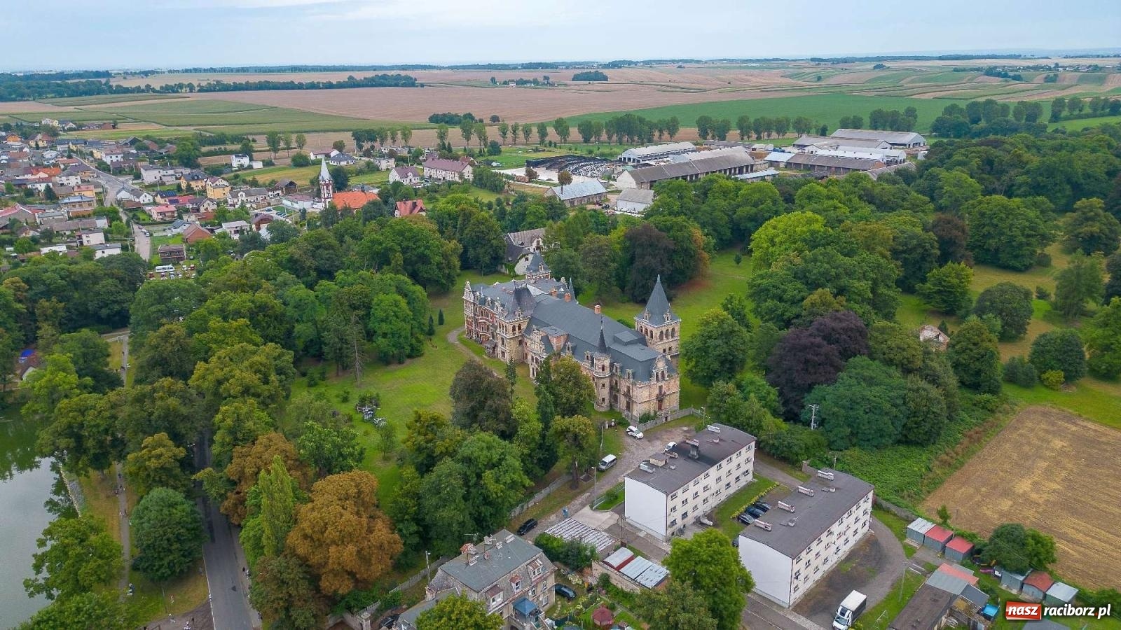 Zdjęcie w galerii na portalu naszraciborz.pl: Krowiarki Ciapek Racing 3. Parada traktorów wiadomości z regionu