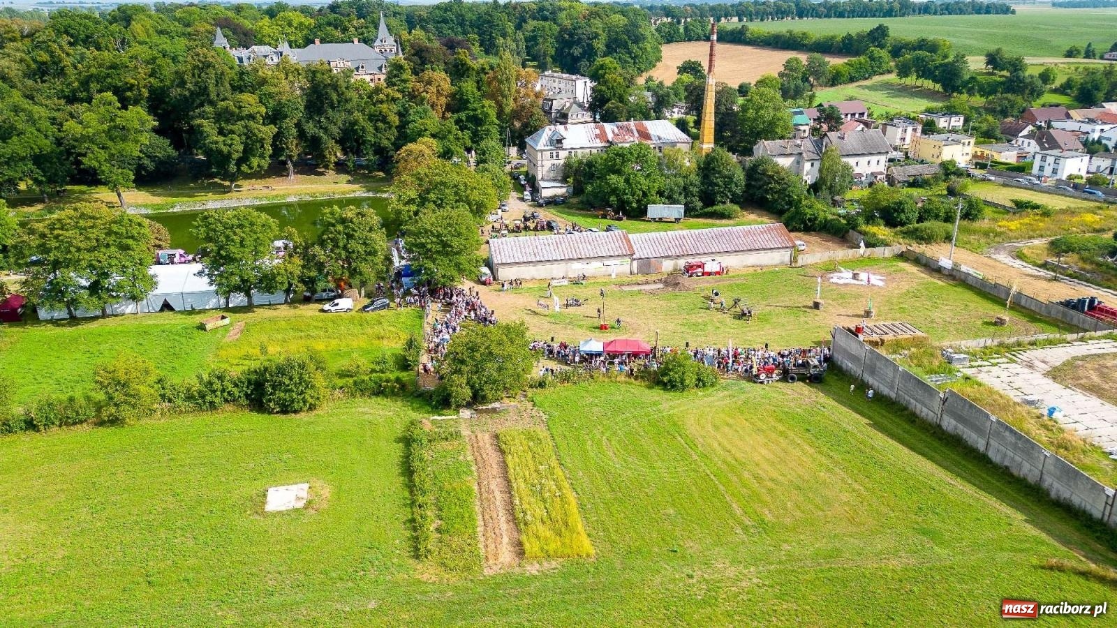 Zdjęcie w galerii na portalu naszraciborz.pl: Krowiarki Ciapek Racing 3. Parada traktorów wiadomości z regionu