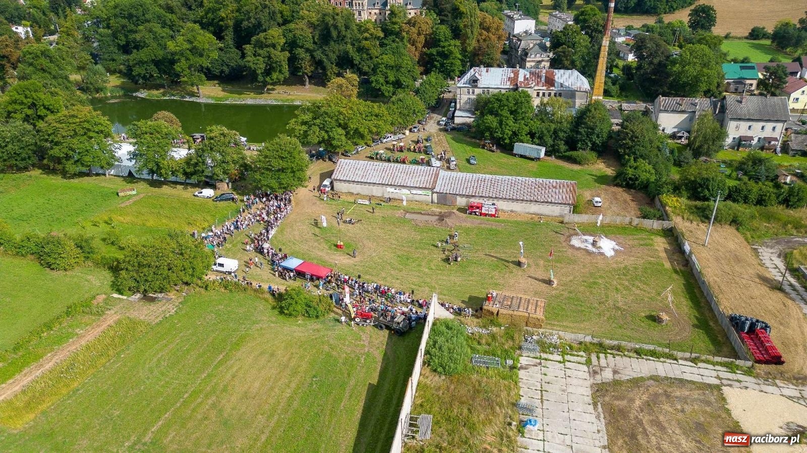 Zdjęcie w galerii na portalu naszraciborz.pl: Krowiarki Ciapek Racing 3. Parada traktorów wiadomości z regionu