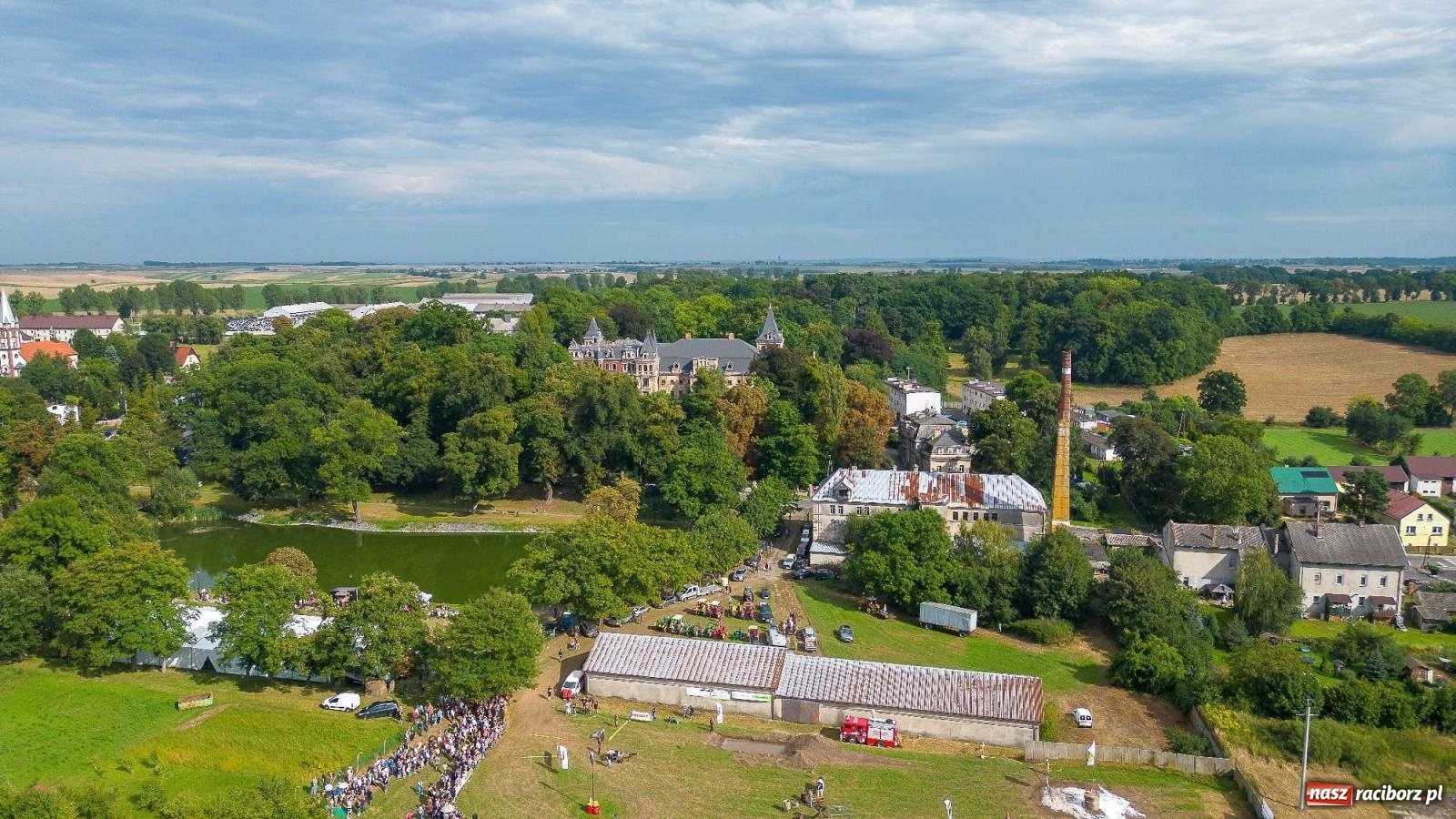 Zdjęcie w galerii na portalu naszraciborz.pl: Krowiarki Ciapek Racing 3. Parada traktorów wiadomości z regionu