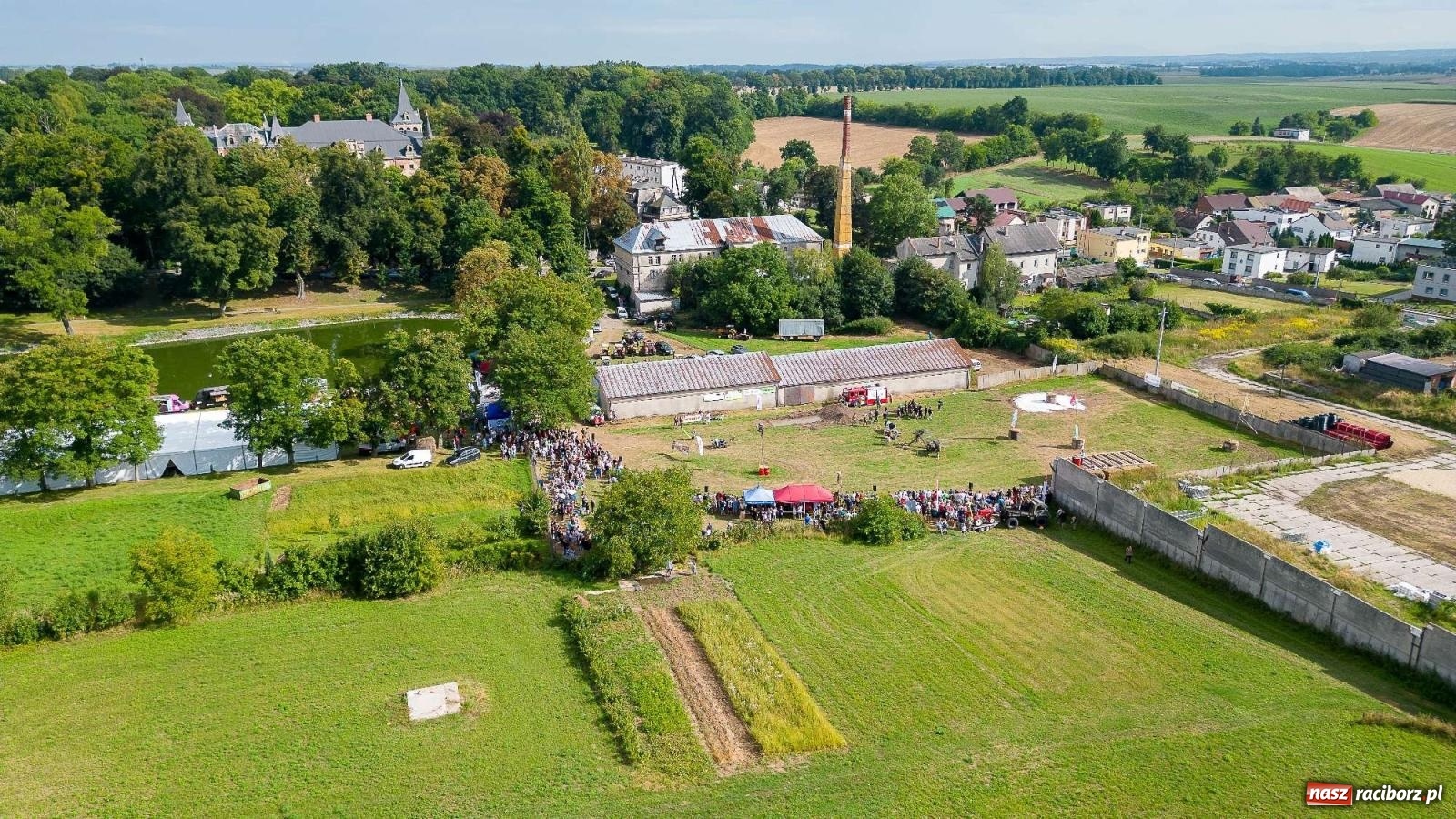Zdjęcie w galerii na portalu naszraciborz.pl: Krowiarki Ciapek Racing 3. Parada traktorów wiadomości z regionu
