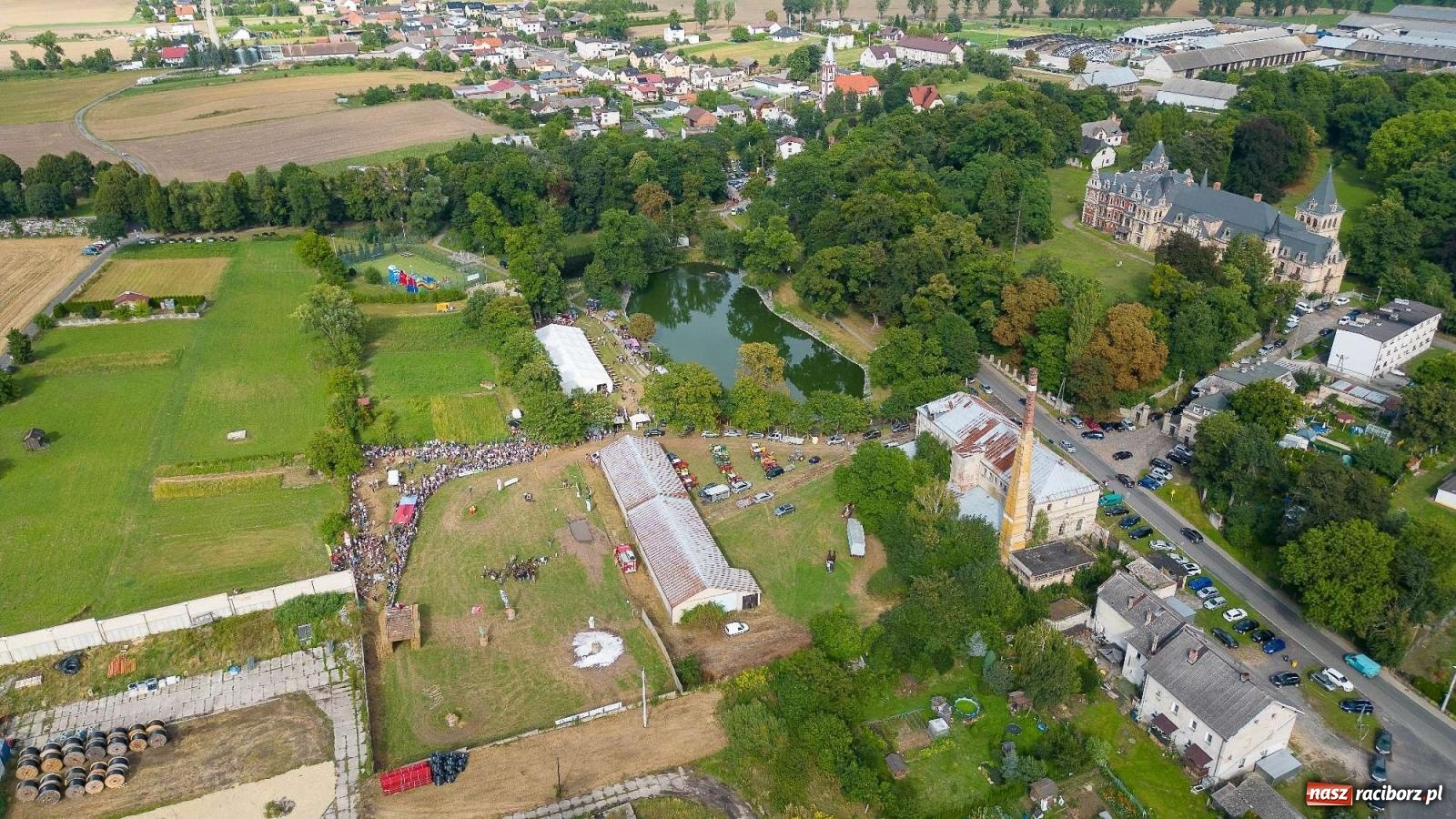 Zdjęcie w galerii na portalu naszraciborz.pl: Krowiarki Ciapek Racing 3. Parada traktorów wiadomości z regionu