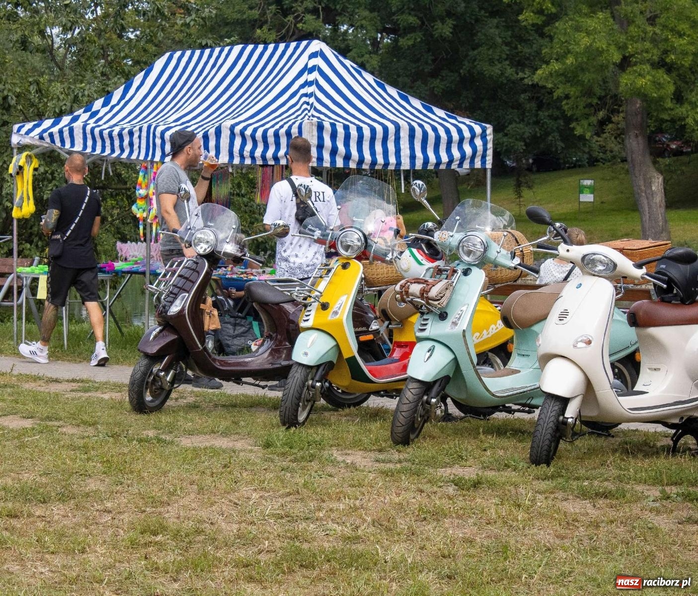 Zdjęcie w galerii na portalu naszraciborz.pl: Krowiarki Ciapek Racing 3. Parada traktorów wiadomości z regionu