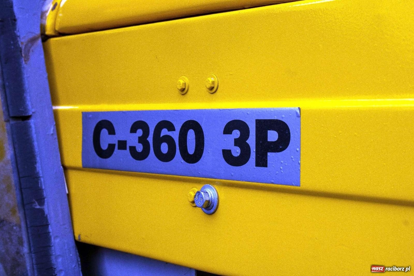 Zdjęcie w galerii na portalu naszraciborz.pl: Krowiarki Ciapek Racing 3. Parada traktorów wiadomości z regionu