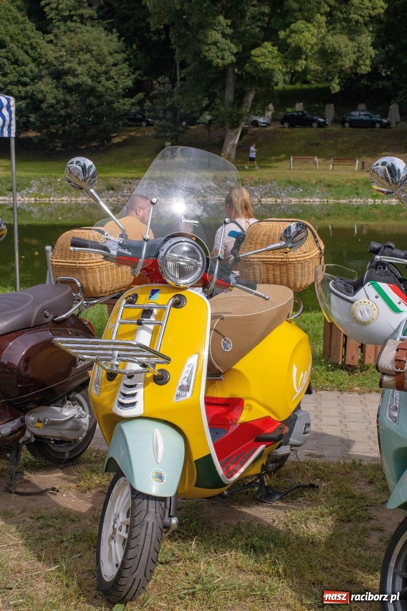 Zdjęcie w galerii na portalu naszraciborz.pl: Krowiarki Ciapek Racing 3. Parada traktorów wiadomości z regionu