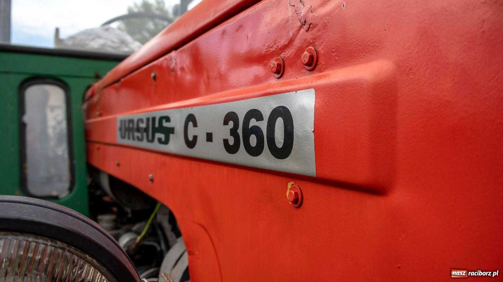 Zdjęcie w galerii na portalu naszraciborz.pl: Krowiarki Ciapek Racing 3. Parada traktorów wiadomości z regionu