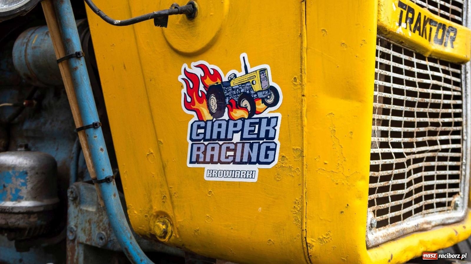 Zdjęcie w galerii na portalu naszraciborz.pl: Krowiarki Ciapek Racing 3. Parada traktorów wiadomości z regionu