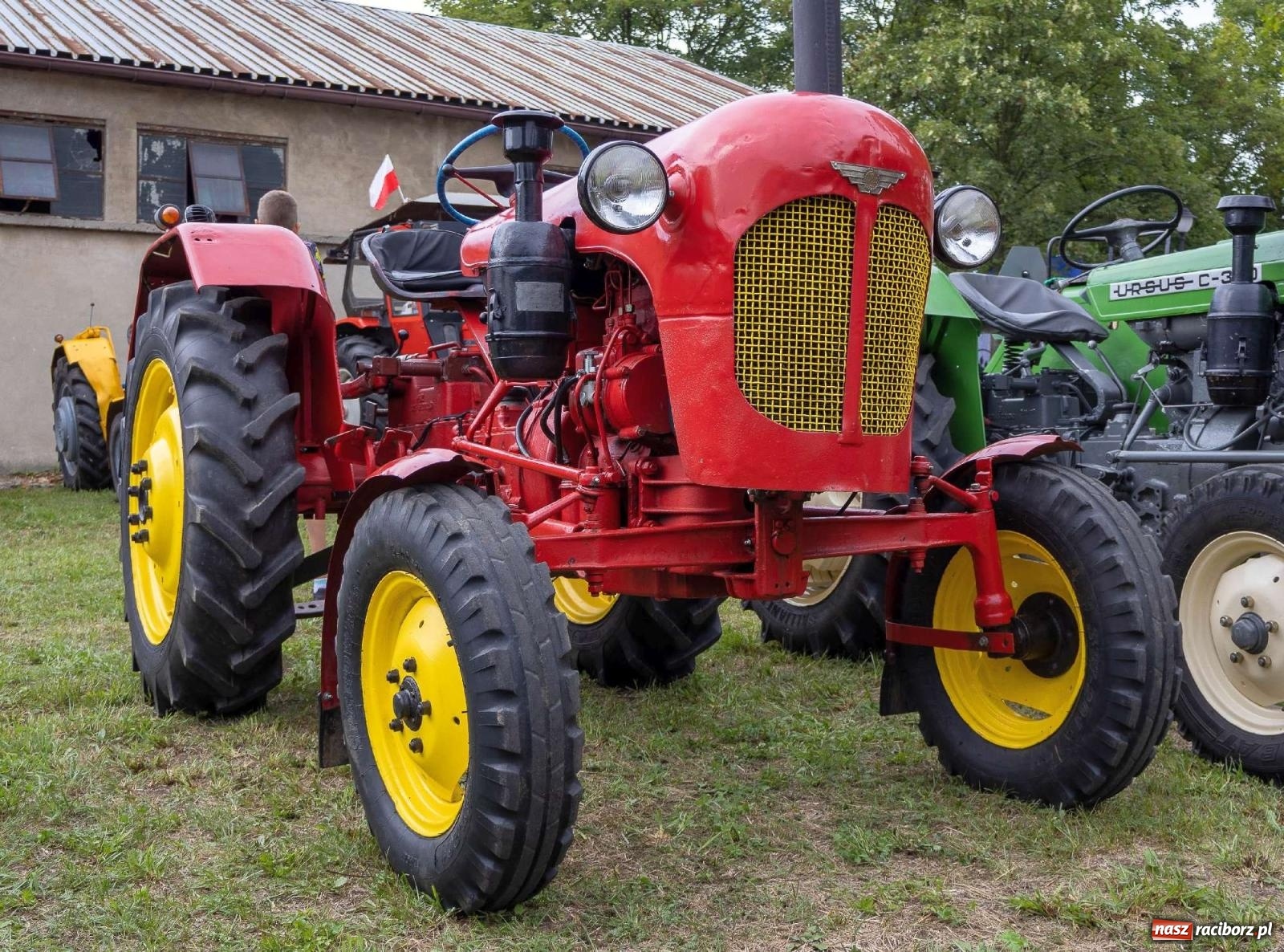Zdjęcie w galerii na portalu naszraciborz.pl: Krowiarki Ciapek Racing 3. Parada traktorów wiadomości z regionu