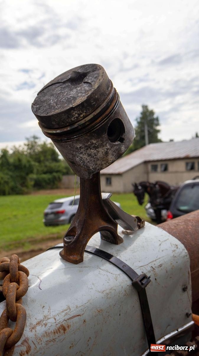 Zdjęcie w galerii na portalu naszraciborz.pl: Krowiarki Ciapek Racing 3. Parada traktorów wiadomości z regionu